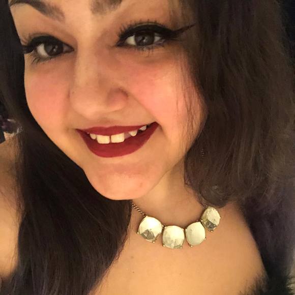 Profile Picture of Jasmine Mina (@minabina92) on Poshmark