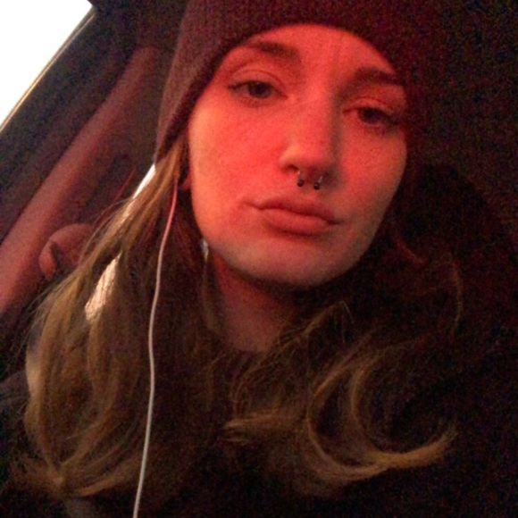 Profile Picture of Mel Adams (@adamsmel36) on Poshmark