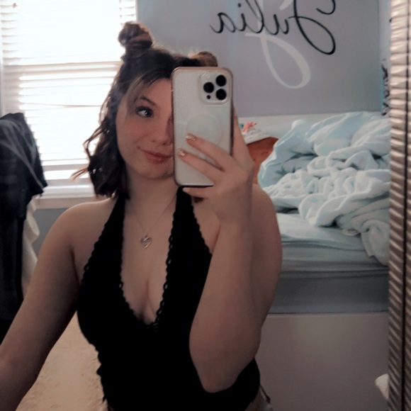 Profile Picture of Julia Kramer (@jakramer05) on Poshmark