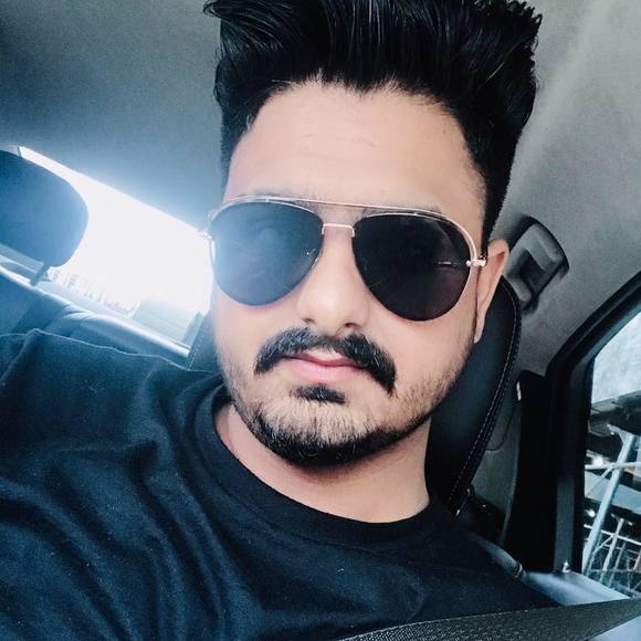 Profile Picture of Pali Singh (@palisingh) on Poshmark