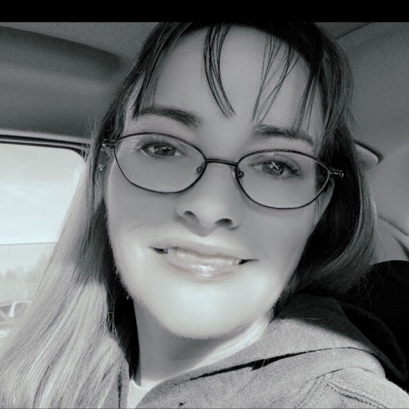 Profile Picture of Melody Cougot (@cougotm) on Poshmark