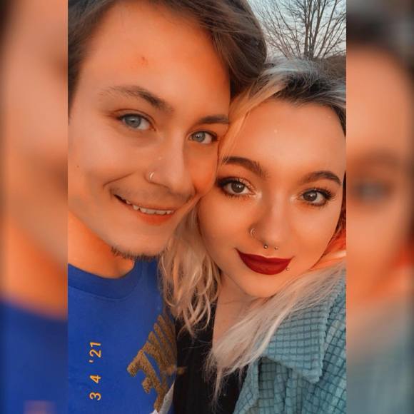 Profile Picture of Dinero Flossin (@dineroflossin) on Poshmark