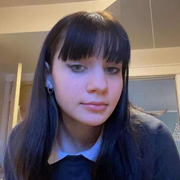 Profile Picture of Emma Burguess (@emmaburguess) on Poshmark