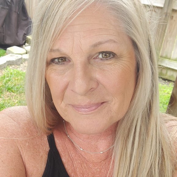 Profile Picture of Michelle Heick (@michelleheick) on Poshmark
