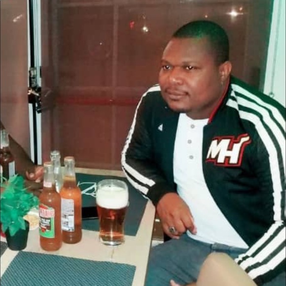 Profile Picture of David Badohoun (@bdh253) on Poshmark