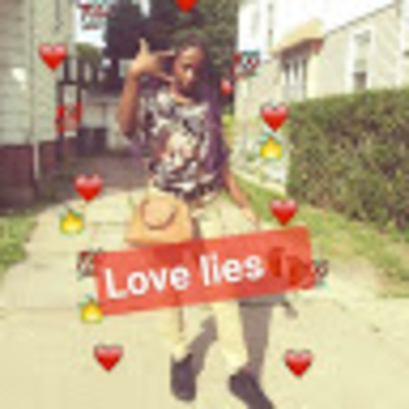 Profile Picture of Bracefaceheaven Gang (@bracefaceheaven) on Poshmark