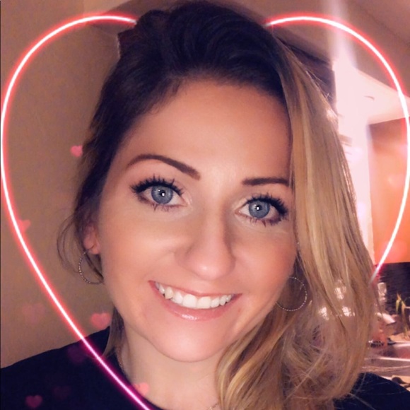 Profile Picture of Corie Kolthoff (@coriegarza854) on Poshmark