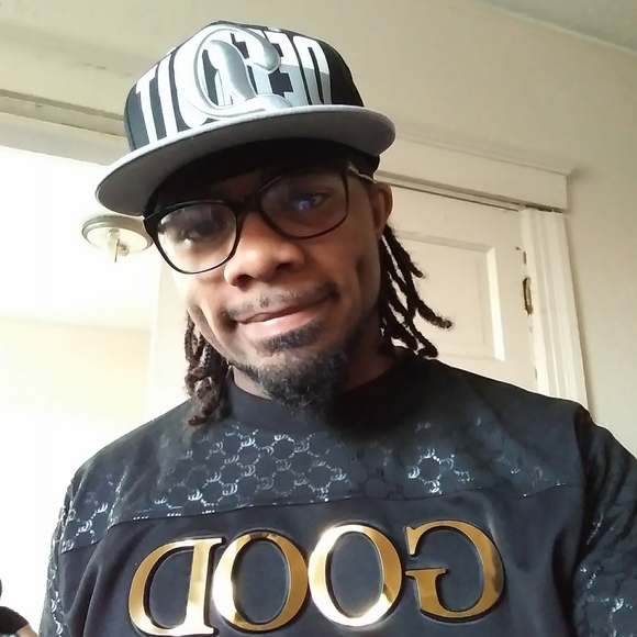 Profile Picture of James Rushing (@james389) on Poshmark