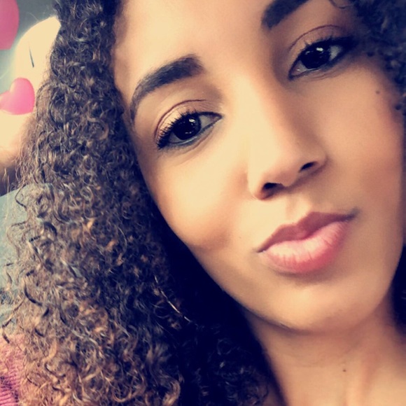 Profile Picture of Raven Reid (@ravenreid2112) on Poshmark