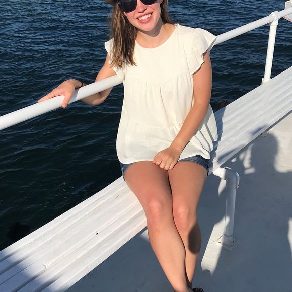 Profile Picture of Rebecca anne Swirsky (@rebeccaswirsky) on Poshmark