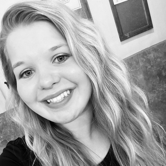 Profile Picture of Kimberly Brinkerhoff (@ssbgkim7) on Poshmark