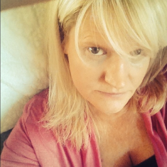 Profile Picture of Teresa Updike (@tdupdike) on Poshmark