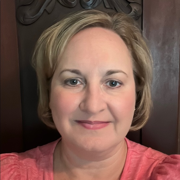 Profile Picture of Shelly Mayer (@shelly_mayer) on Poshmark