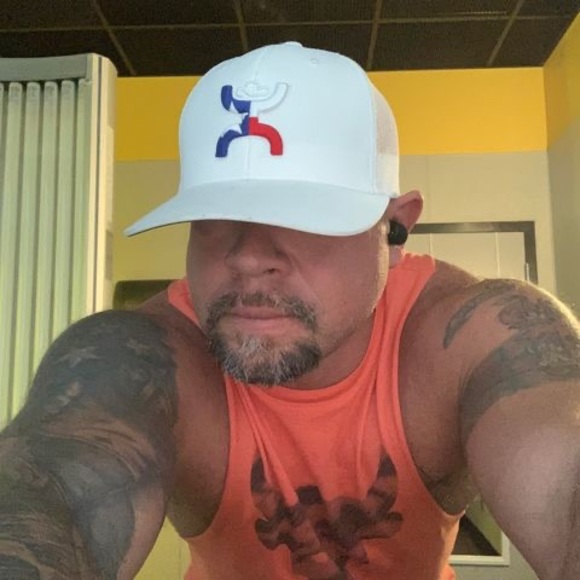 Profile Picture of Willard Robertson (@willardrpm) on Poshmark