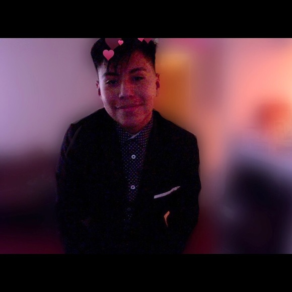 Profile Picture of Ector Carreno (@ector_carreno) on Poshmark