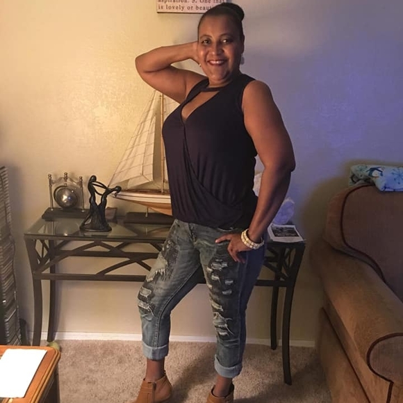 Profile Picture of Debra Stevens (@debra1968steve) on Poshmark