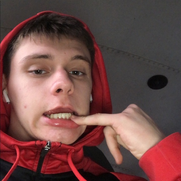 Profile Picture of Colin Boyer (@colinboyer) on Poshmark