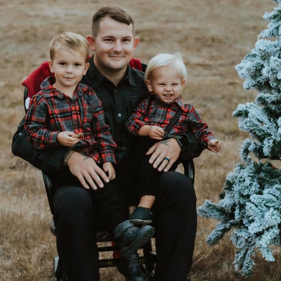 Profile Picture of Shane Bueter (@hulltech39) on Poshmark