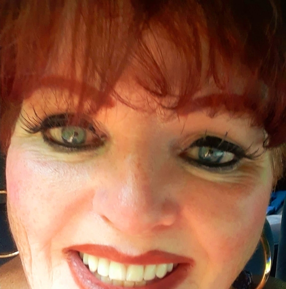 Profile Picture of Pamela Daugherty (@splithair78) on Poshmark