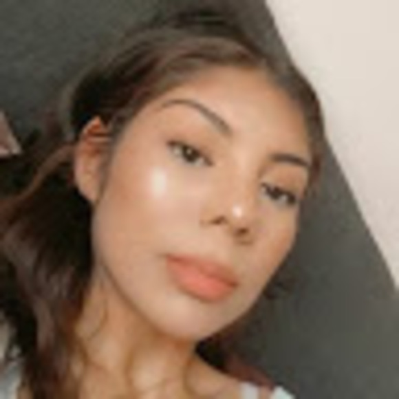 Profile Picture of Luzette Sandoval (@luzettes) on Poshmark