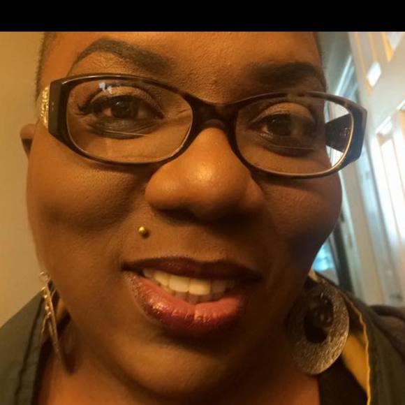Profile Picture of Rosalind Heath (@msrheath_) on Poshmark