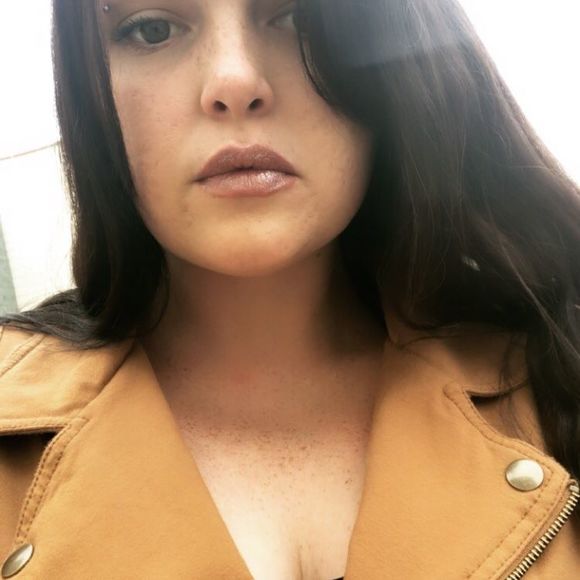 Profile Picture of Alexa Hayes (@ilovejake0817) on Poshmark