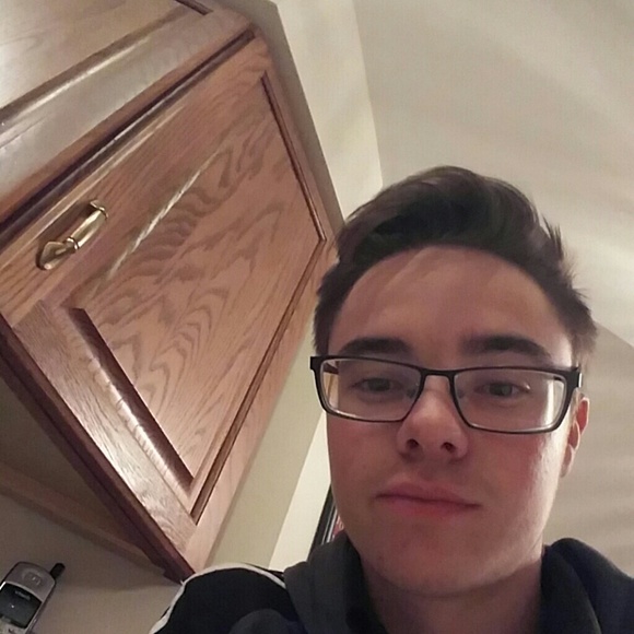 Profile Picture of Matt Bartelli (@mbartelli19) on Poshmark