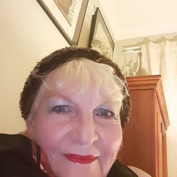 Profile Picture of Carmel Stothard (@aaronemma4317) on Poshmark