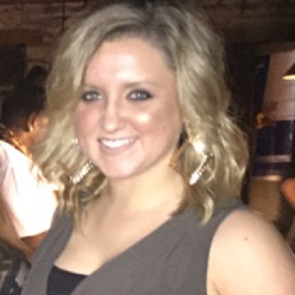 Profile Picture of Julianne Ryan (@jryan102) on Poshmark