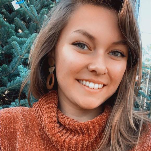 Profile Picture of Christina Brickhouse (@cbrickhouse) on Poshmark