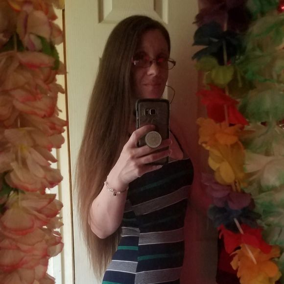 Profile Picture of Rebecca Hogan (@beccazbabiez) on Poshmark