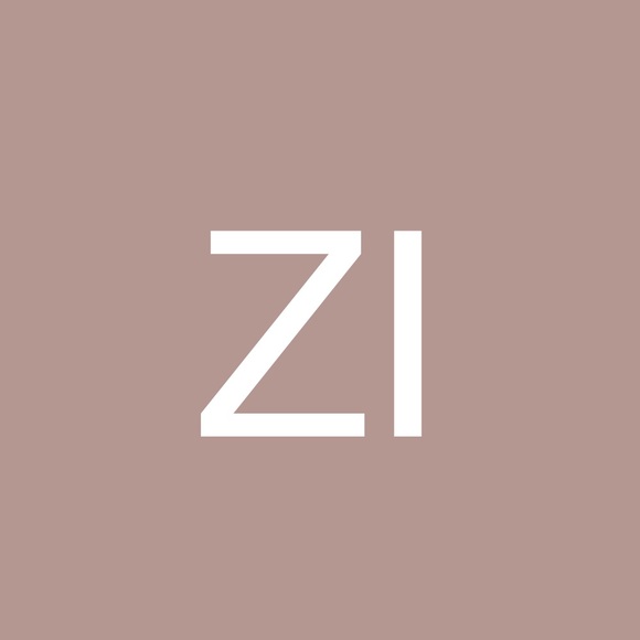 Profile Picture of Zee Zeee (@zirvine95) on Poshmark