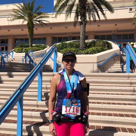 Profile Picture of Shannon Foster (@shanfos1) on Poshmark