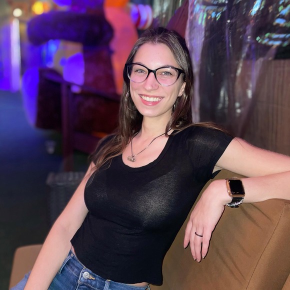 Profile Picture of Kimmie Hodsdon (@kimbaba0915) on Poshmark