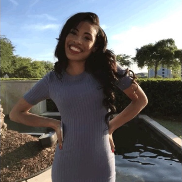Profile Picture of Jillian Gonzalez (@jilliannnreneee) on Poshmark