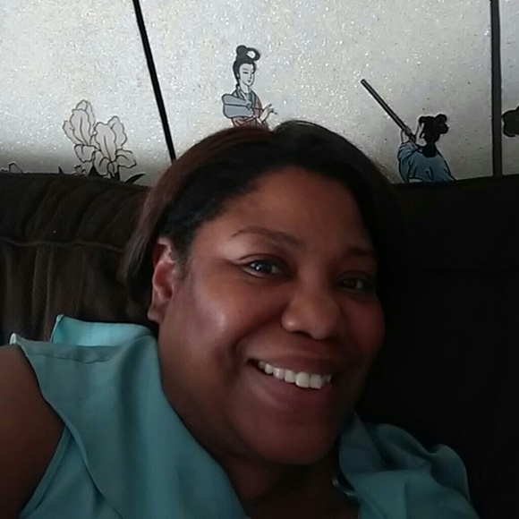 Monique Dotson - Poshmark Profile Picture of Monique Dotson (@macknique318) on Poshmark