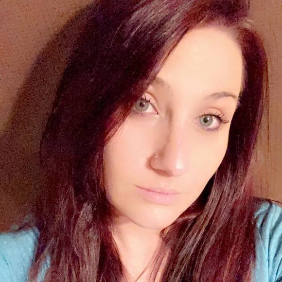 Profile Picture of Renee Leopardi (@renee22111) on Poshmark