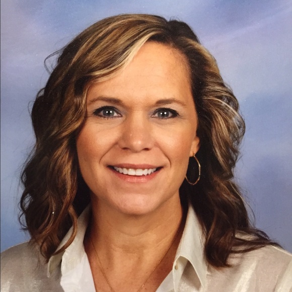 Profile Picture of Lisa Kocks (@lckocks) on Poshmark