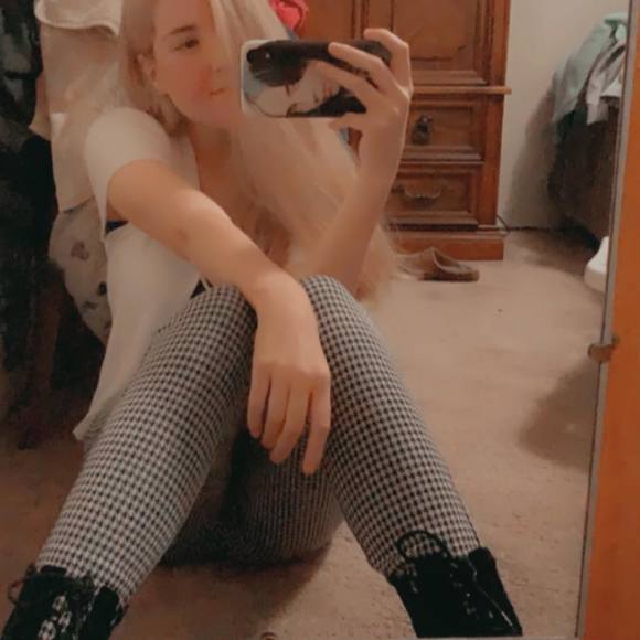 Profile Picture of Cameron Majchrzak (@cmajchrzak1998) on Poshmark