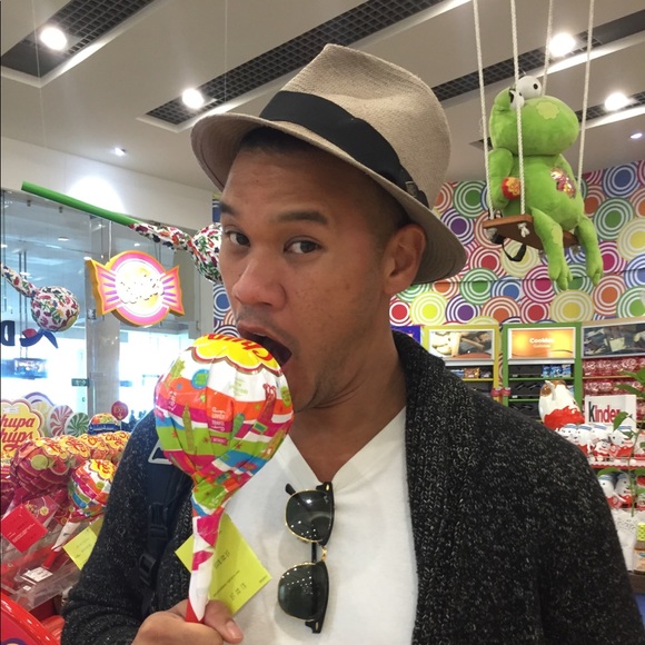 Profile Picture of Jonathan Lyn-shue (@jlynshue) on Poshmark