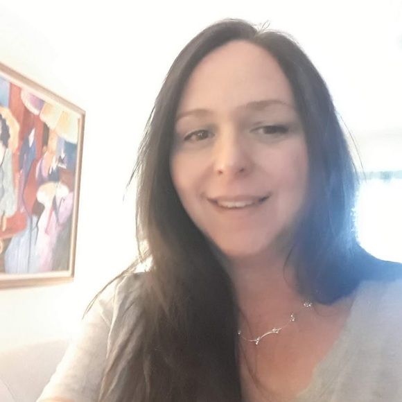 Profile Picture of Cynthia Tucker (@cynthiatucke543) on Poshmark