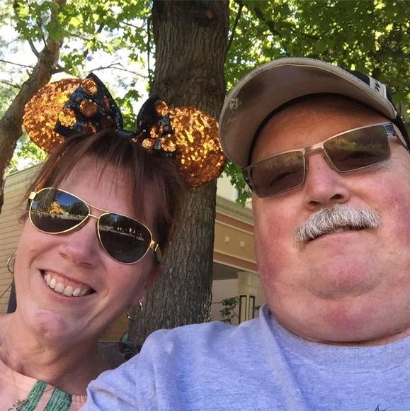 Profile Picture of Elizabeth Glaubitz (@lizzy_glaubitz) on Poshmark