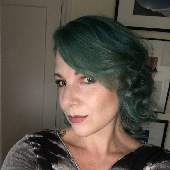 Profile Picture of Tiffani Aerts (@frenchkitty1111) on Poshmark