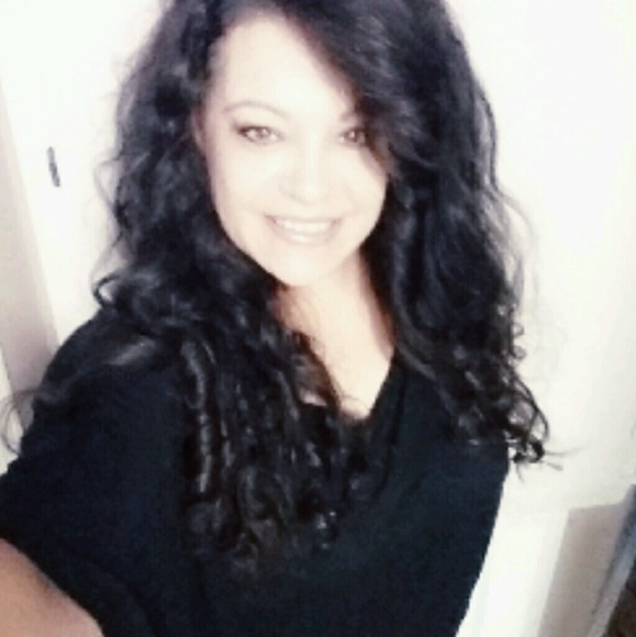 Profile Picture of Sherri Smith (@dashgr) on Poshmark