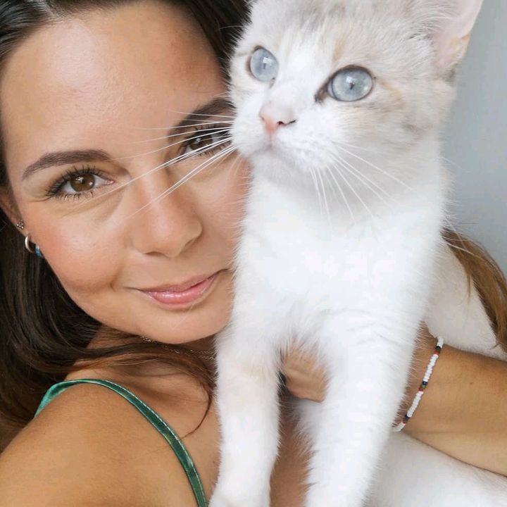 Profile Picture of Pauline Béchu (@pauline_bhu) on Tiktok