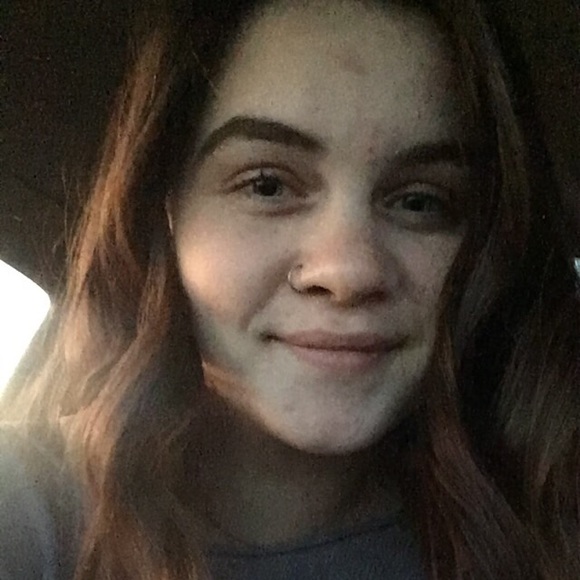 Profile Picture of Hannah Callaway (@hereforit00) on Poshmark