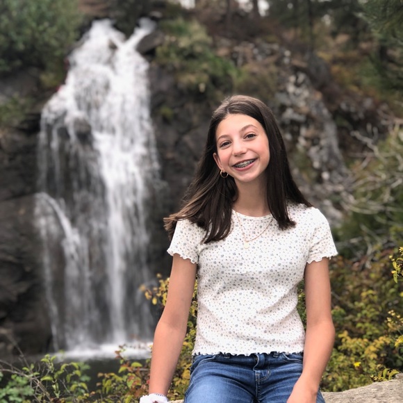 Profile Picture of Julianna Jeross (@jjeross09) on Poshmark