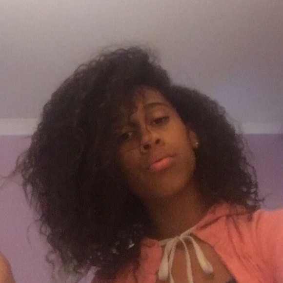 Profile Picture of Joely Mejia (@jnm1256) on Poshmark