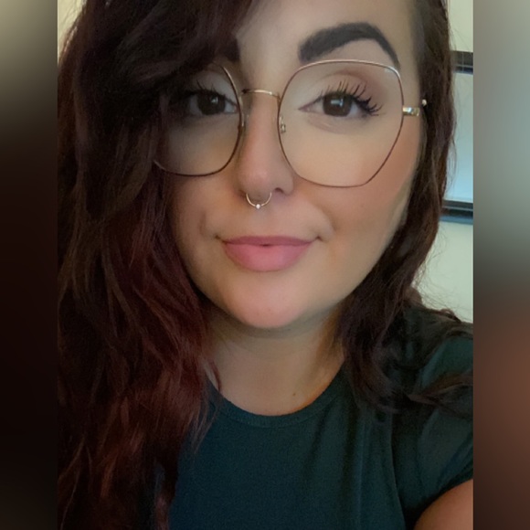 Profile Picture of Branda Eavey (@branda_babyy) on Poshmark