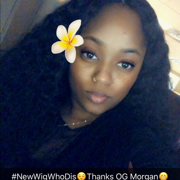 Profile Picture of Larissa Smith (@ljsmith221) on Poshmark